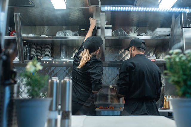 The Ultimate Guide to Kitchen Shelves: Boost Efficiency and Storage in Your Commercial Kitchen